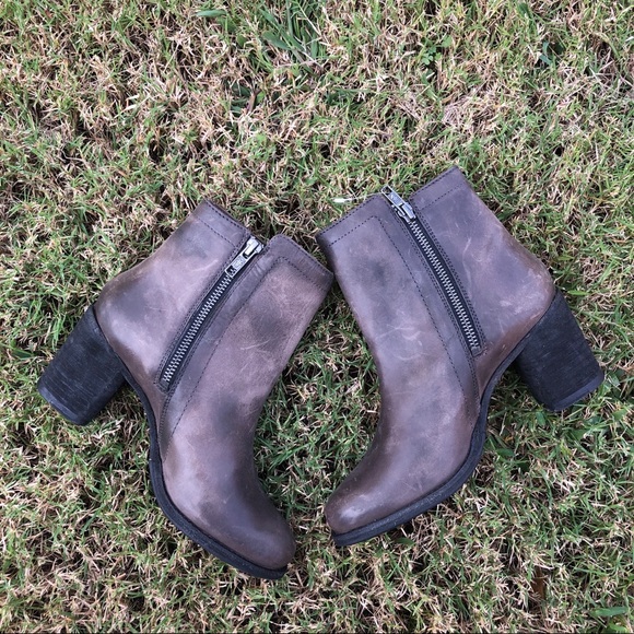 SOLD!Frye Addie Inside Zip Smoke Boots - Picture 2 of 11